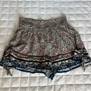 Hollister High Waist Flowy Floral Shorts M - Olive Green and Pink florals